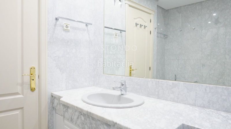 Foto bde51856-9fdd-44a7-8899-0345ad836506. Rent flat with heating parking pool in Pinar del Rey Madrid
