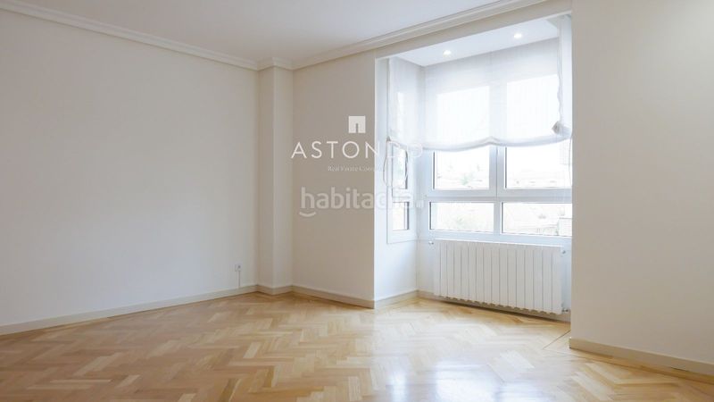 Foto c8c79869-0205-4723-bc73-cf701eca247b. Rent flat with heating parking pool in Pinar del Rey Madrid