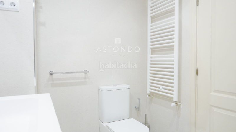 Foto e4f42ccd-9f80-4f88-8fcc-d952d82223a0. Rent flat with heating parking pool in Pinar del Rey Madrid