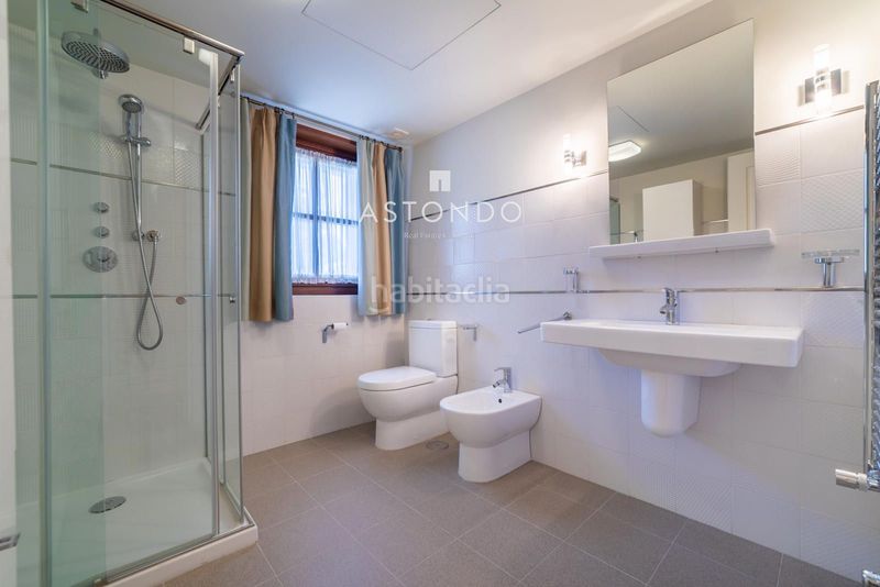 Foto 06e3e6a4-7259-45d0-982a-dfec4bdfa950. Casa amb calefacció aparcament piscina a Conde Orgaz - Piovera Madrid