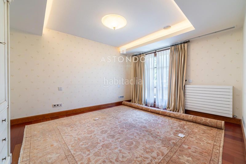Foto 58d726c9-c811-41a7-adaa-74a15039065e. Casa amb calefacció aparcament piscina a Conde Orgaz - Piovera Madrid