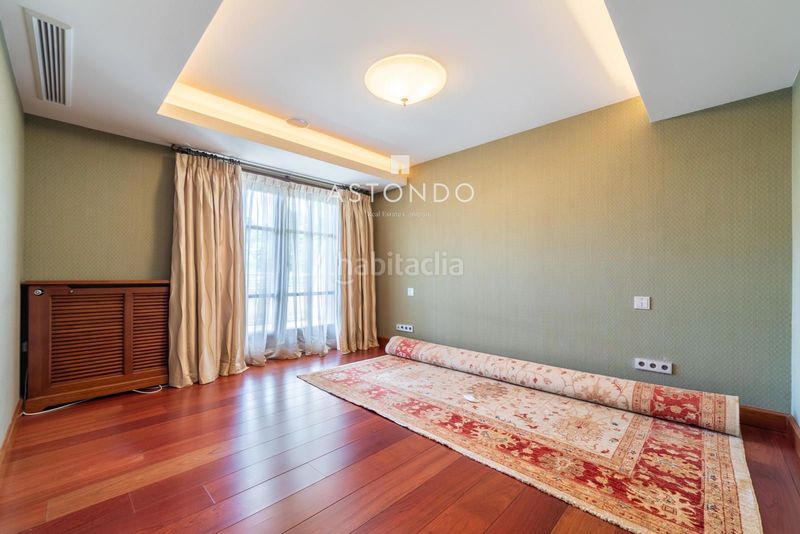 Foto ef219a39-9945-4d99-ac9d-40a7707773f1. Casa amb calefacció aparcament piscina a Conde Orgaz - Piovera Madrid