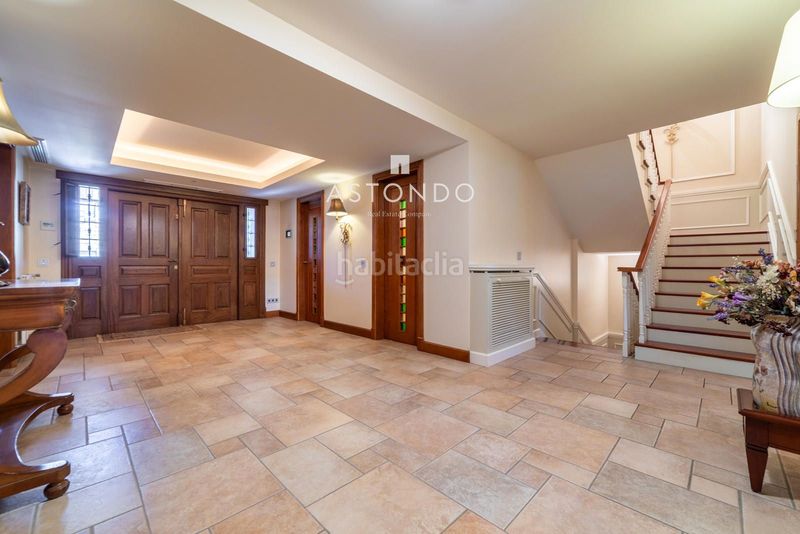 Foto f783bfa9-dfe3-4405-8d70-98bde02a1e64. Casa amb calefacció aparcament piscina a Conde Orgaz - Piovera Madrid