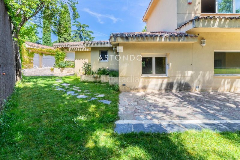 Foto 83b5c3b7-284d-4774-afbe-2267d5772310. Casa amb calefacció aparcament piscina a Conde Orgaz - Piovera Madrid