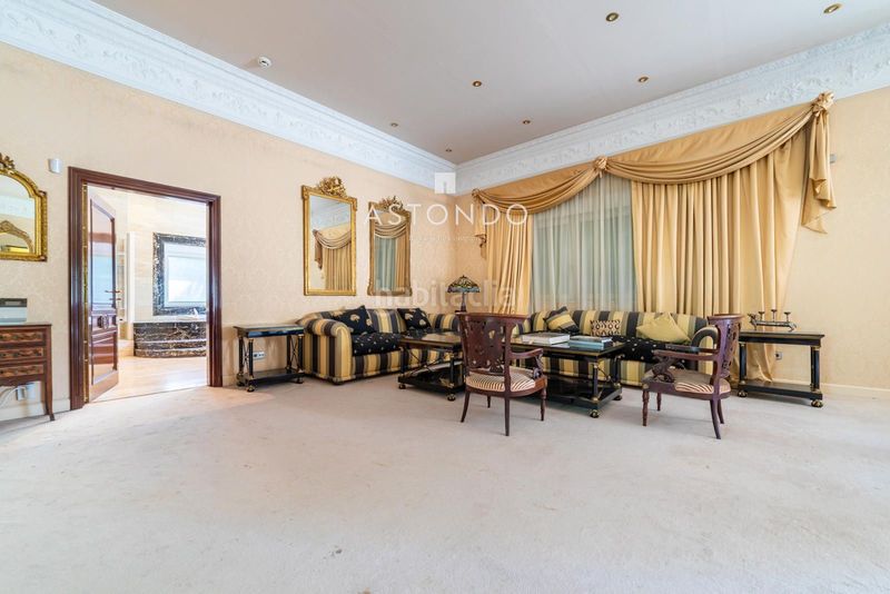 Foto f541e1b5-56c0-4973-a928-0ea0f617beb4. Casa amb calefacció aparcament piscina a Conde Orgaz - Piovera Madrid