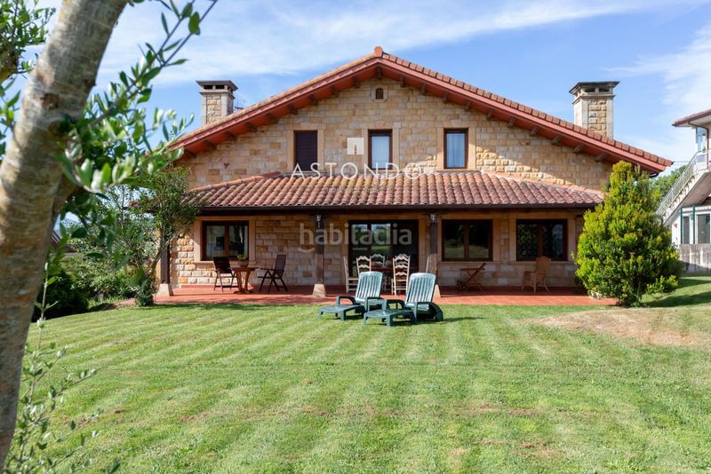 Foto d84d8bea-7665-435b-bd94-bda49ebcd9bf. Casa amb calefacció aparcament a Ajo Bareyo
