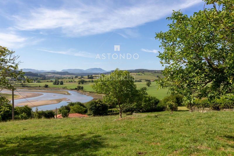 Foto db6f3896-dd72-4fde-a296-ba1d550f3441. Casa amb calefacció aparcament a Ajo Bareyo