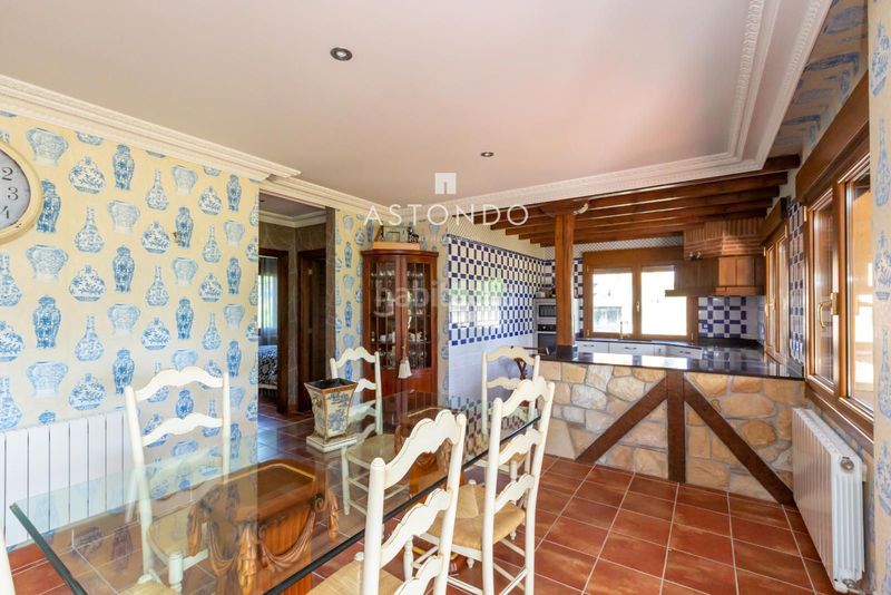 Foto f9d37660-3e13-468e-a45f-aa9479ca59db. Casa amb calefacció aparcament a Ajo Bareyo