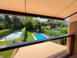 Location Maison jumelée à Conde Orgaz - Piovera. Chalet  en alquiler en conde orgaz con 6 dormitorios y 5 baños.