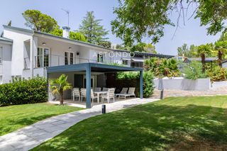 Xalet a Santo Domingo. En santo domingo se vende chalet independiente con 5 habitacione