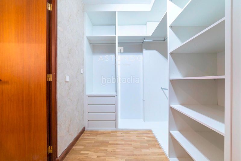Foto 24015eee-ddac-4b33-9dcd-b44af0f7925a. Rent flat with heating parking in Apóstol Santiago Madrid