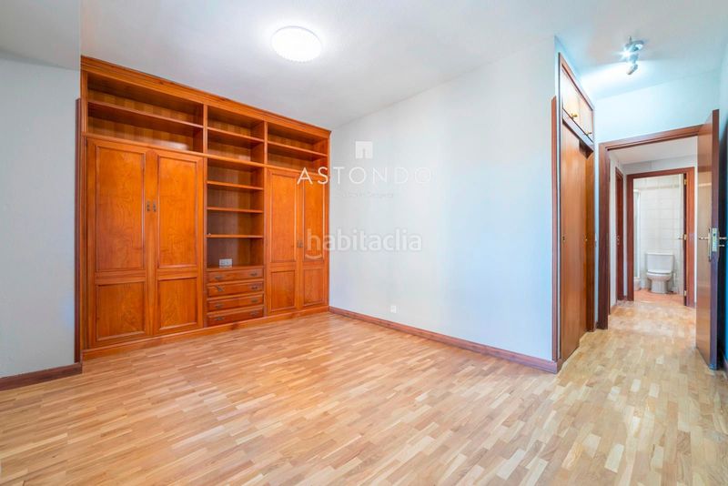 Foto 473c3496-abf1-4b86-9b7c-219afd13791e. Rent flat with heating parking in Apóstol Santiago Madrid