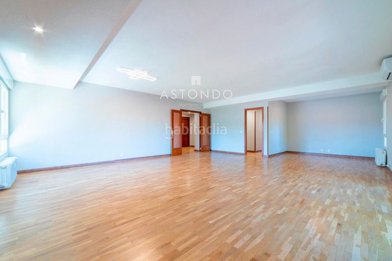 Foto 7021f409-56b5-4608-86e1-87d16c25cf3f. Rent flat with heating parking in Apóstol Santiago Madrid
