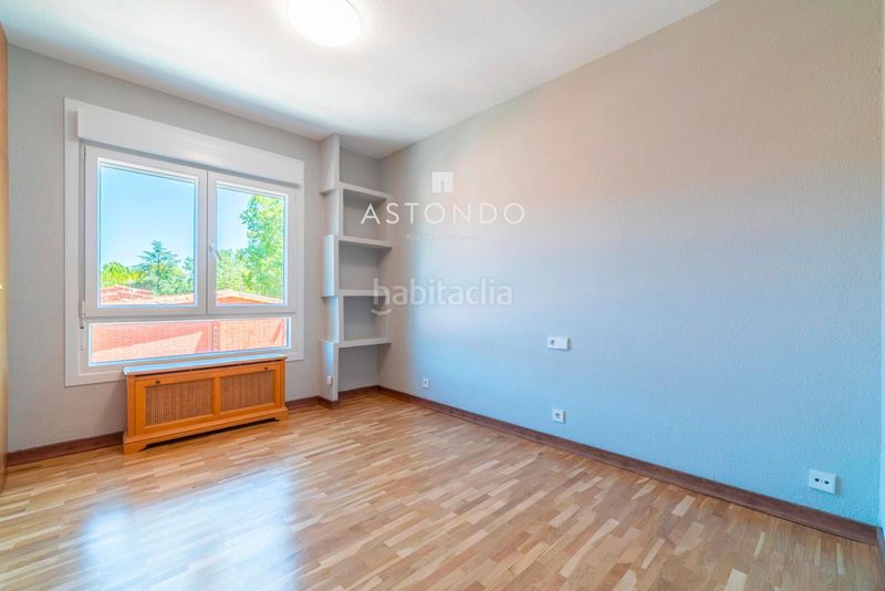Foto 861b7d1d-70dc-4ca0-a934-4aa57193cd91. Rent flat with heating parking in Apóstol Santiago Madrid