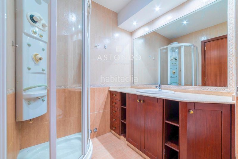 Foto f7e439c3-81bd-4ef2-a3bf-22aa9472422b. Rent flat with heating parking in Apóstol Santiago Madrid