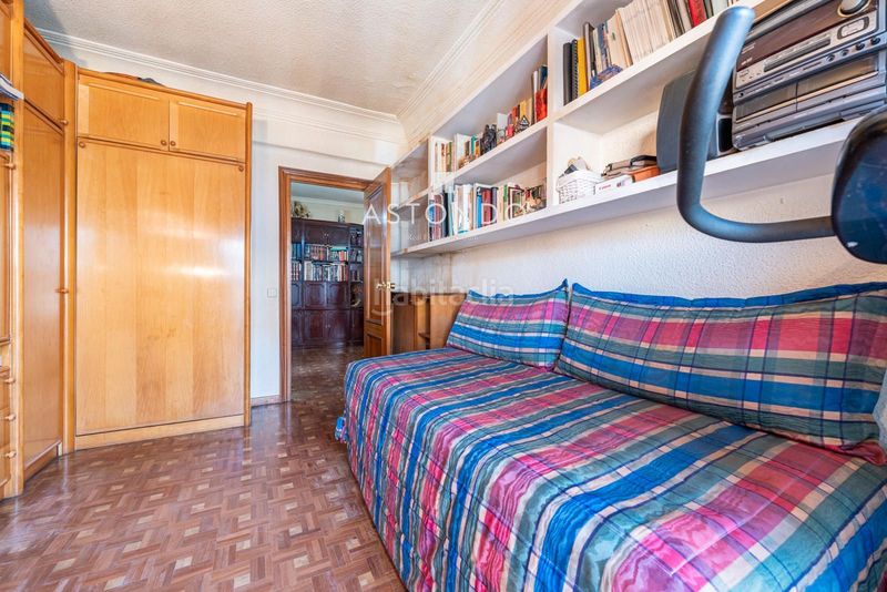 Foto 0f98a819-7b1d-4e6b-84fc-6e808b6b6078. Flat with heating in Valdeacederas Madrid