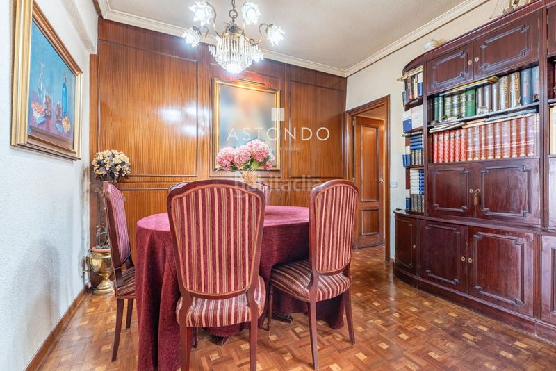 Foto 7cf8c1de-ce9e-4f82-95f9-39e02841f187. Flat with heating in Valdeacederas Madrid