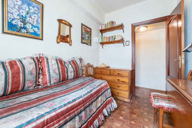 Foto d3616458-6124-4a2c-b779-d056f30efb93. Flat with heating in Valdeacederas Madrid