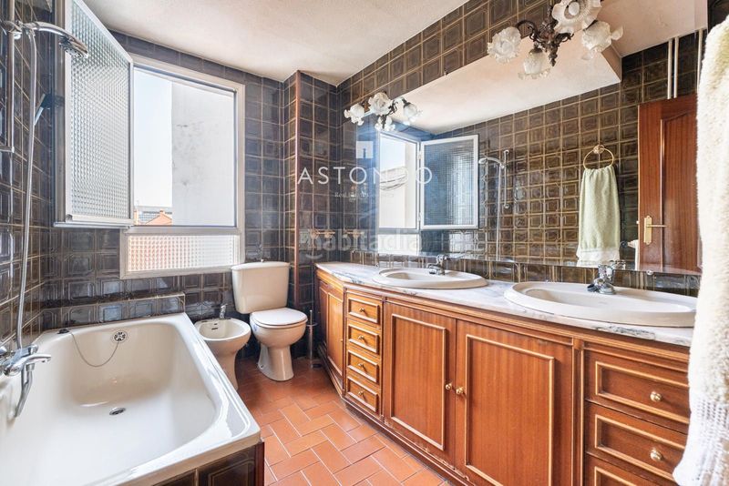 Foto daecca1f-d2c1-4cd6-8433-25aa625a35dc. Flat with heating in Valdeacederas Madrid