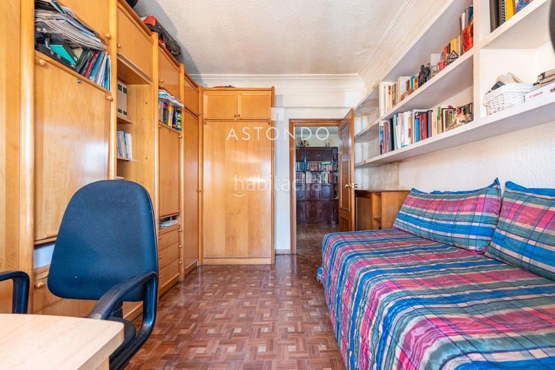 Foto eeb9513d-6e7a-4589-b691-9ca9e1a26af9. Flat with heating in Valdeacederas Madrid