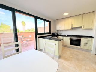Reihenhaus in Nulles. Casa adosada de 4 dormitorios, terraza, patio y gran garaje en n