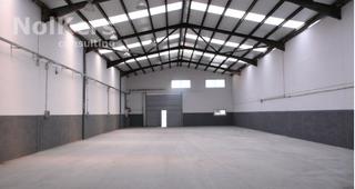 Location Bâtiment à usage industriel à Centre. Nave en alquiler en l' hospitalet de llobregat