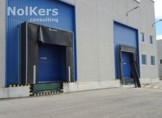 Rent Industrial building in Can Roqueta. Nave en alquiler  con 5 muelles de carga y descarga en sabadell