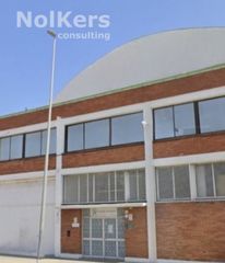 Location Bâtiment à usage industriel à Centre. Nave en alquiler en l' hospitalet de llobregat