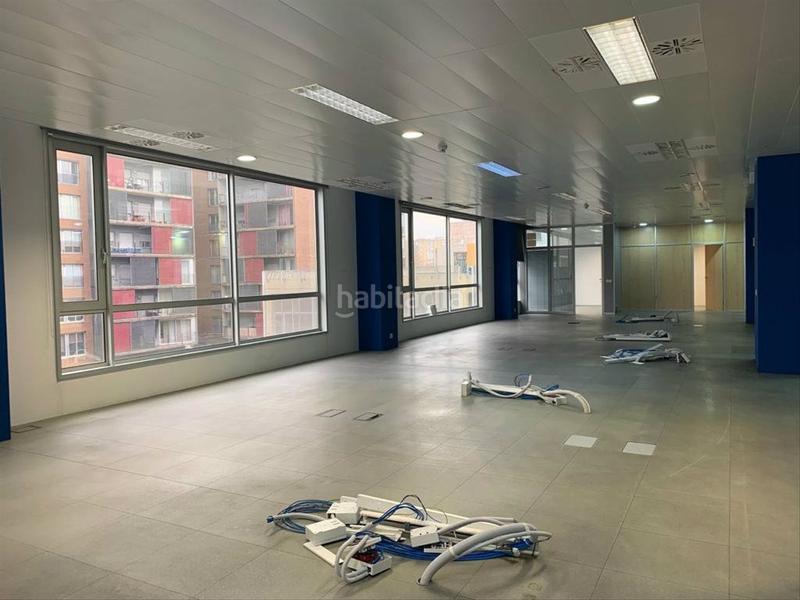 Foto 8504cb5d-4fe2-4c71-9efe-d8bc9713a61c. Rent office space with heating parking in Besòs - Maresme Barcelona