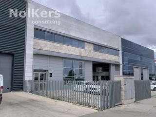 Rent Industrial building in Barri dels Escriptors. Nave en alquiler en girona