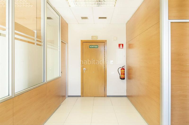 Foto 122e1f34-2709-44ce-90fb-d99b18c0891f. Lloguer oficina amb calefacció aparcament a Gòtic Barcelona