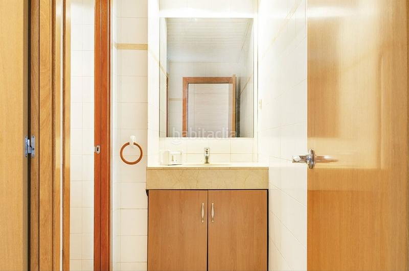 Foto 65d9154c-6b1b-4556-aa3a-131f624ce377. Lloguer oficina amb calefacció aparcament a Gòtic Barcelona