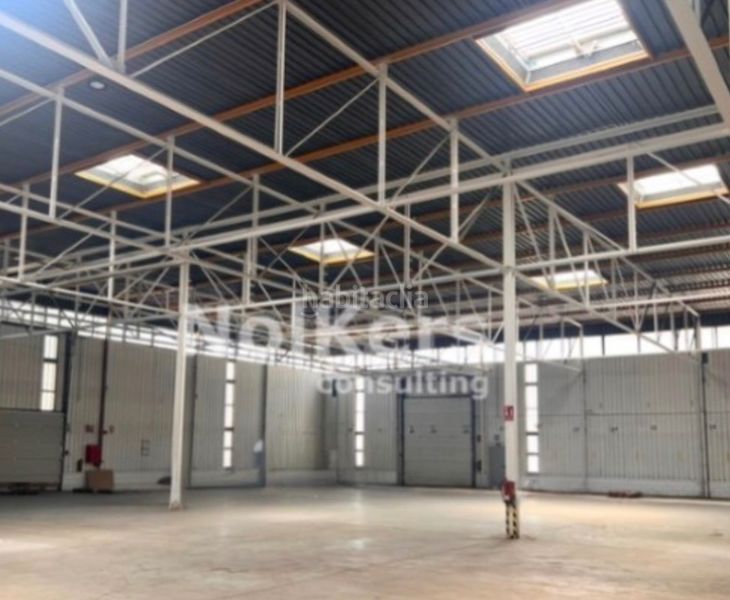 Foto 5f833c26-2693-4279-8d52-6850d7a53318. Alquiler nave industrial nave con muelle de carga en Celrà