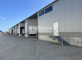 Lloguer Nau industrial a Celrà. Nave con muelle de carga