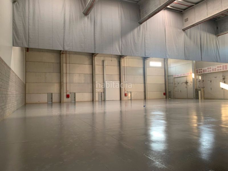 Foto 30ef7680-57b1-4b22-8f85-a9c18f71a410. Alquiler nave industrial nave con muelles de carga en Celrà