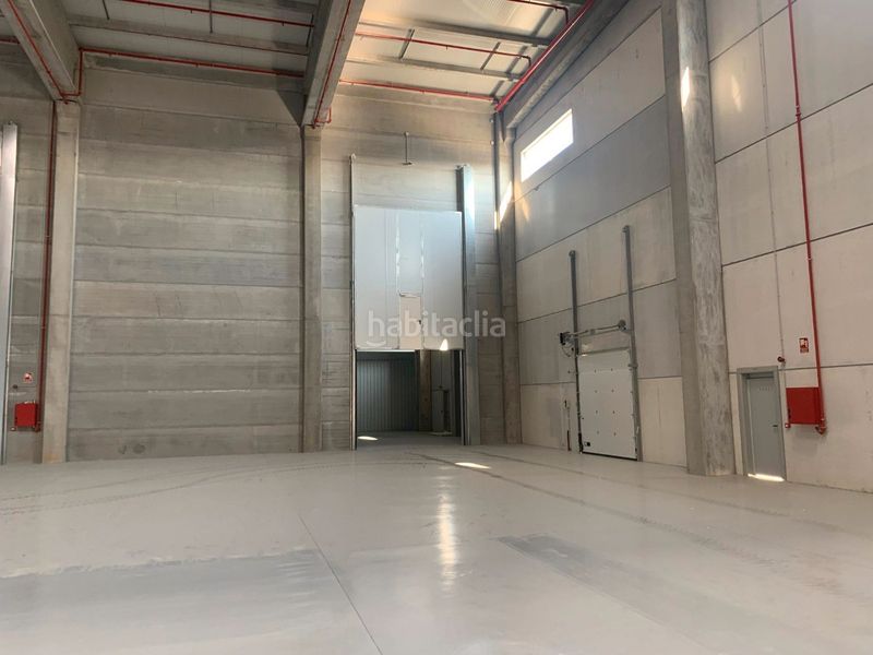 Foto 7549f0bd-04d6-4b0b-8586-d78e05531abe. Alquiler nave industrial nave con muelles de carga en Celrà