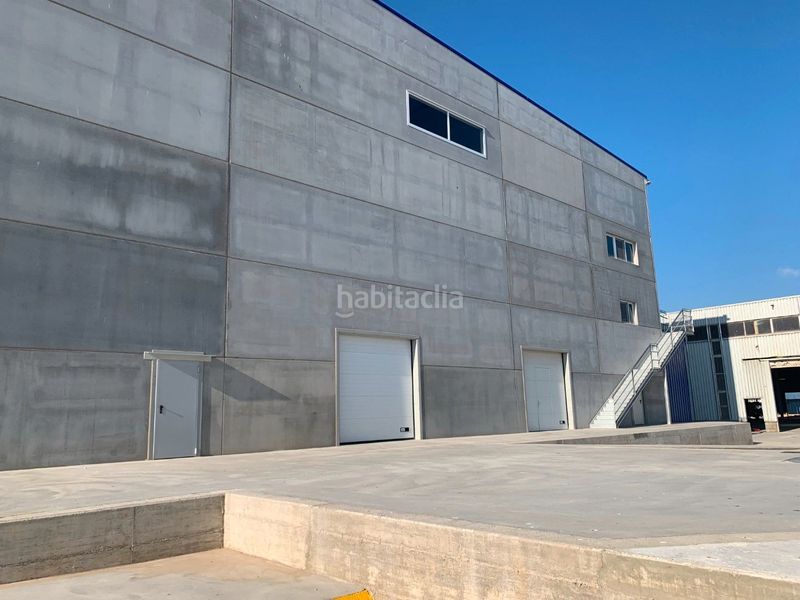 Foto aa6357c9-3b87-405b-82a3-7b3cfea9a8a1. Alquiler nave industrial nave con muelles de carga en Celrà
