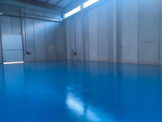 Lloguer Nau industrial a Celrà. Nave con muelles de carga