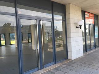 Rent Business premise  Carrer de la selva. Local en alquiler mas blau