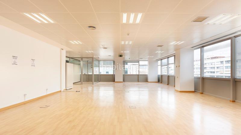Foto 51050181-31b5-418b-baab-61efa6529288. Rent office space with heating in Hostafrancs Barcelona