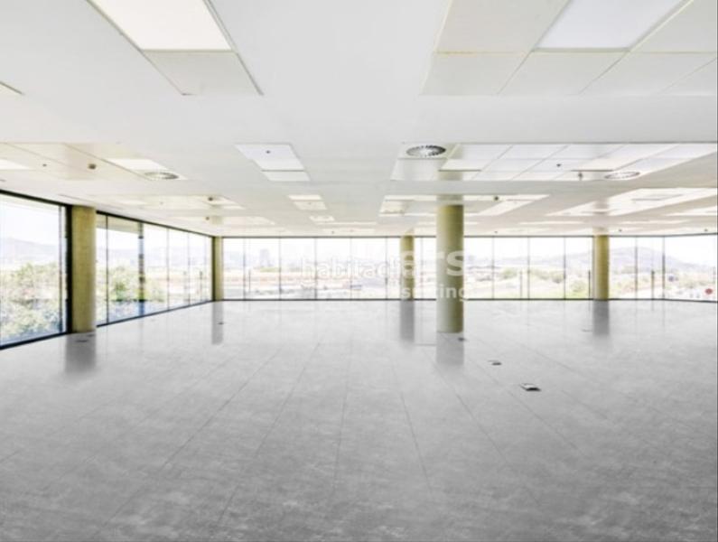 Foto 23445fce-97e0-447a-8a47-96f1306b573e. Location bureau avec chauffage parking dans Zona Franca - Port Barcelona