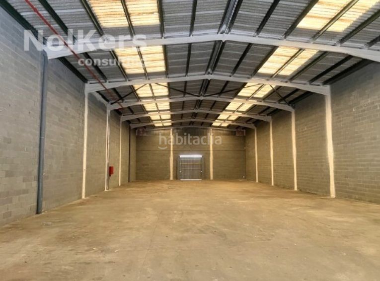 Foto 648279f7-8426-4999-8e92-0f3fb8646154. Location bâtiment à usage industriel dans Abrera