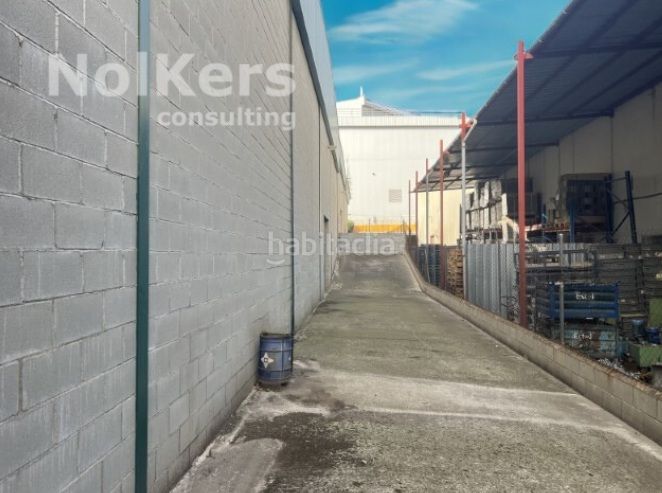Foto fe9cef3a-9db0-4c2c-bdfb-0135263d5c28. Location bâtiment à usage industriel dans Abrera