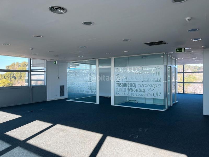 Foto 45f9b124-a067-4b9a-871b-a27e45ab17ba. Location bureau avec chauffage parking dans Volpelleres Sant Cugat del Vallès