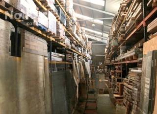 Nau industrial a Almeda - El Corte Inglés. Nave corporativa con instalaciones completas