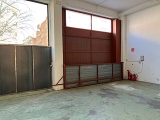 Nave industrial en Almeda - El Corte Inglés. Nave en venta