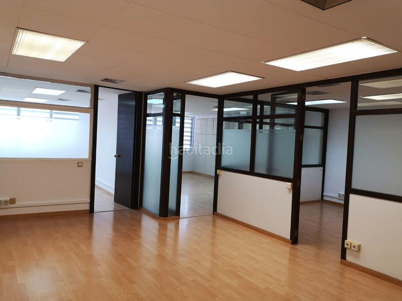 Foto c47b8628-7507-497b-8bef-f874b16ed5eb. Rent office space with heating parking in Vila de Gràcia Barcelona