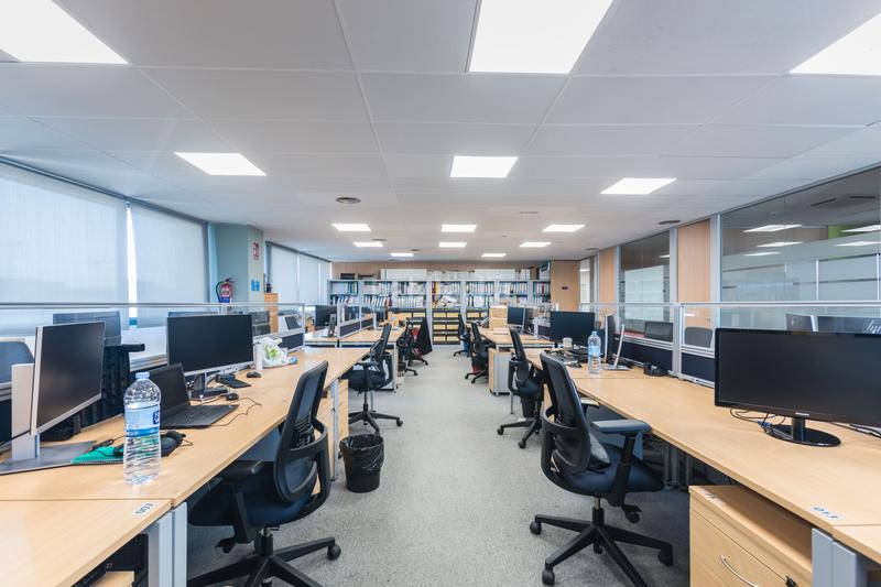 Foto 35e8c550-5c49-4cf7-8fb2-5a60e8369190. Location bureau avec chauffage dans La Marina del Prat Vermell Barcelona