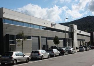 Lloguer Nau industrial a Llinars del Vallès. Nave con 3 muelles