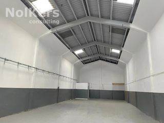 Location Bâtiment à usage industriel à Centre. Nave industrial en normativa con suministros